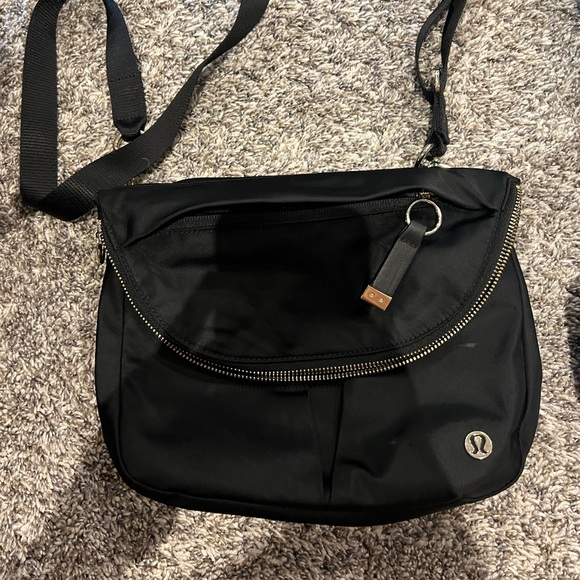 Lululemon purse - Picture 2 of 2